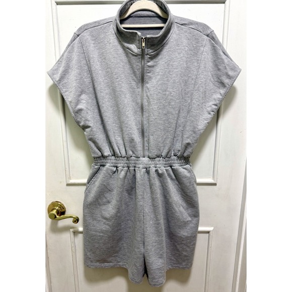 The Unbranded Brand Pants - Women's Romper Shorts Size L Gray Front‎ Zip Side Pockets Elastic Waistband